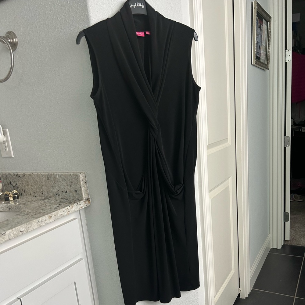 Du Jour Black Sleeveless V-Neck Sheath Midi Dress